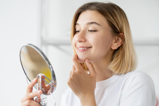 Is Hyaluronic Acid Good for Acne? (Guide)
